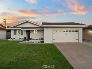 MLS #OC25256309 image #0