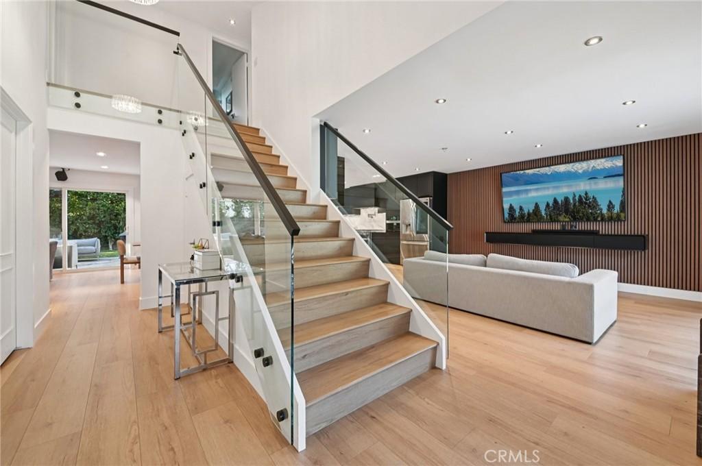 MLS #OC25256312 image #0