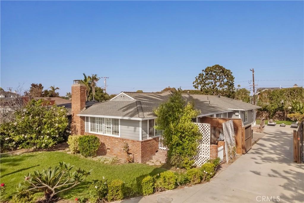 MLS #OC25256397 image #0