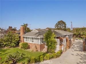 MLS #OC25256397 image #0