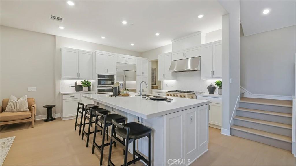 MLS #OC25256419 image #0