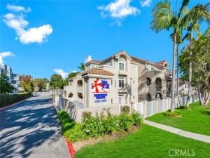 MLS #OC25256449 image #0