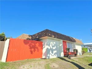 MLS #OC25256494 image #0