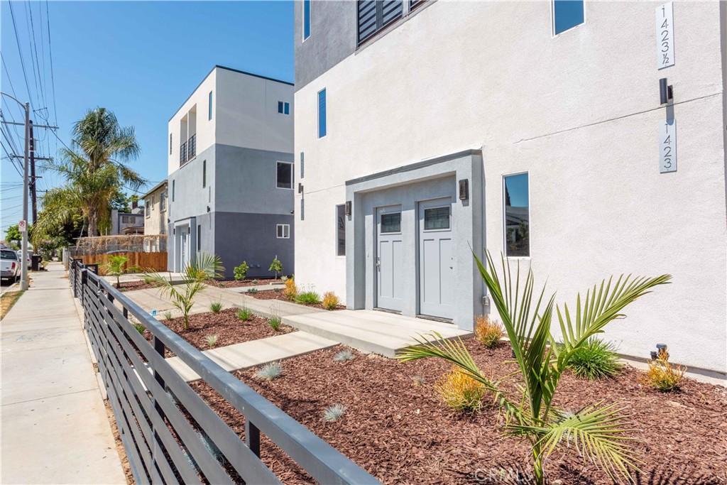 MLS #OC25256717 image #0