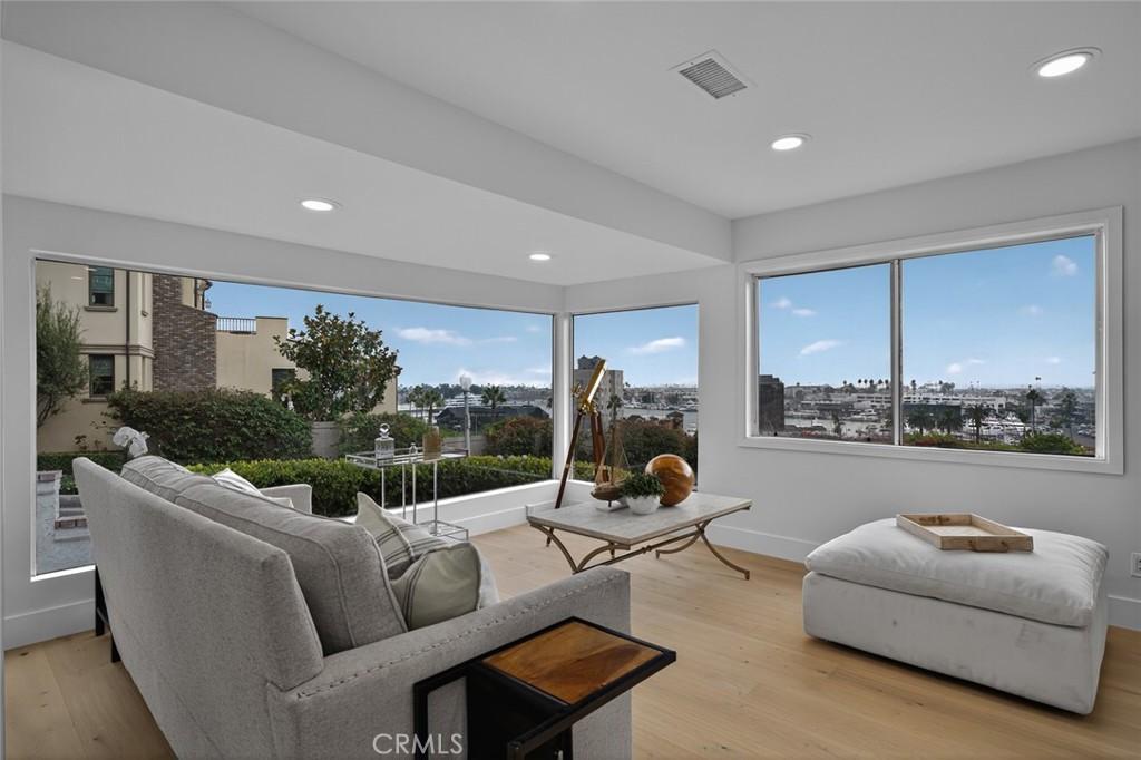 MLS #OC25256858 image #0