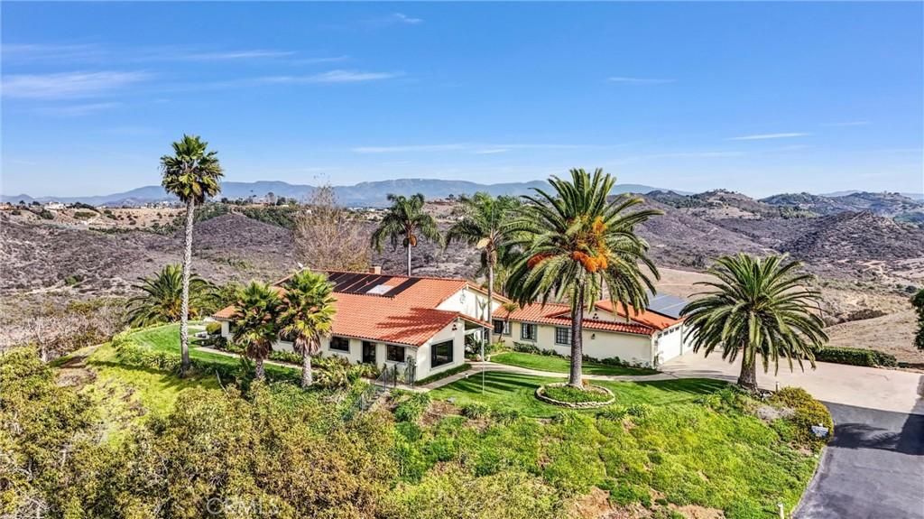 MLS #OC25257394 image #0