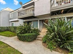 MLS #OC25257422 image #0