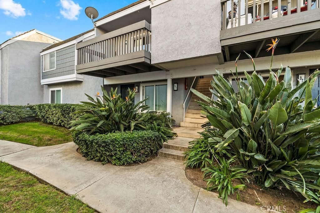 MLS #OC25257422 image #0