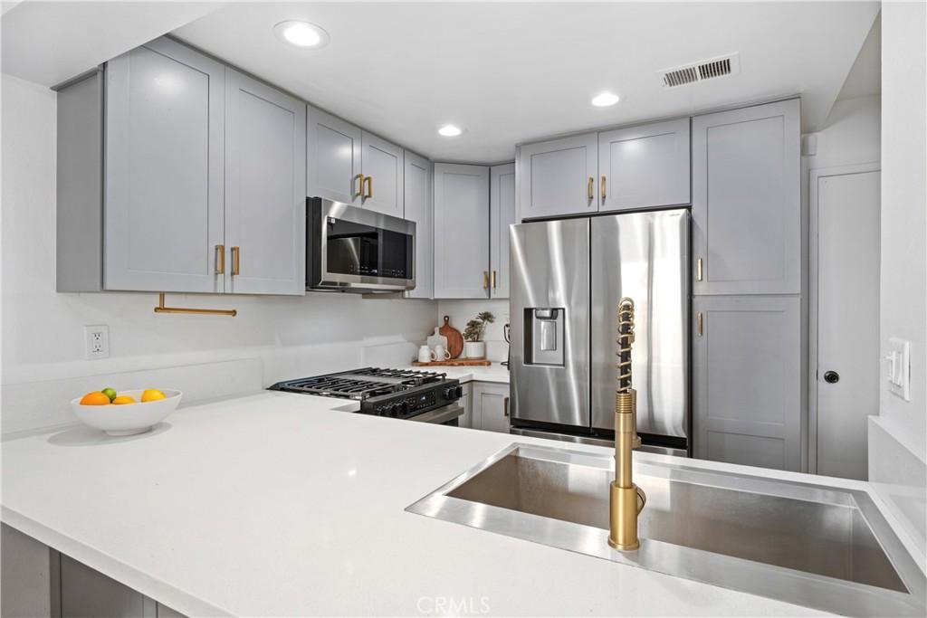 MLS #OC25257660 image #0