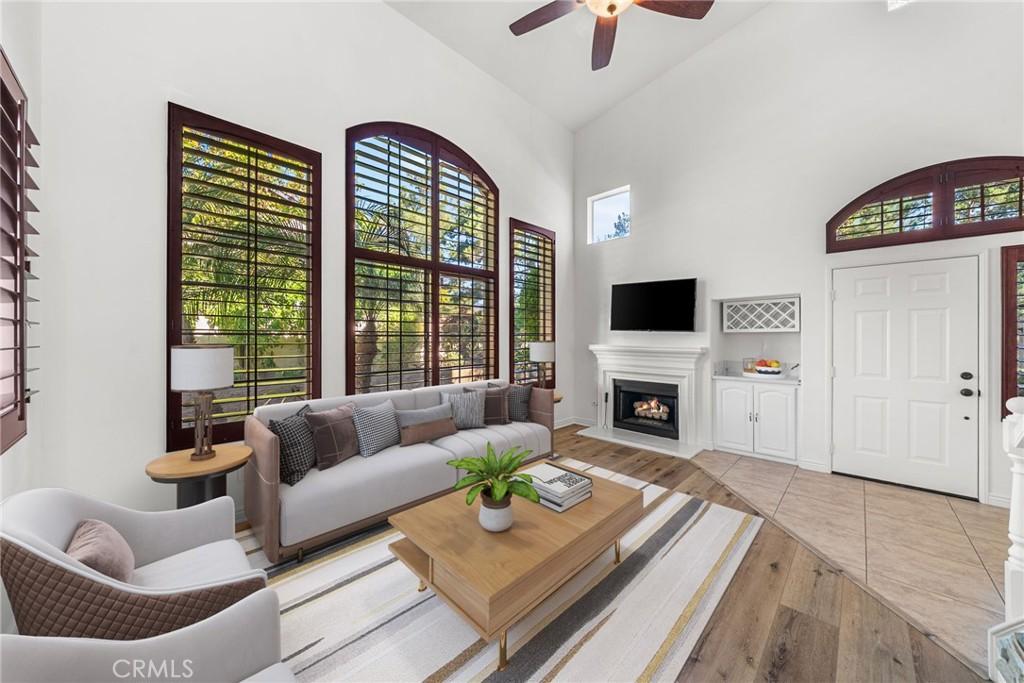 MLS #OC25258182 image #0