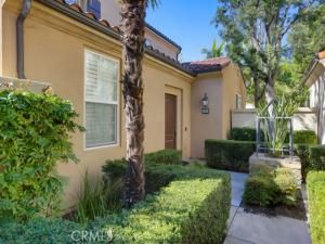 MLS #OC25259024 image #0