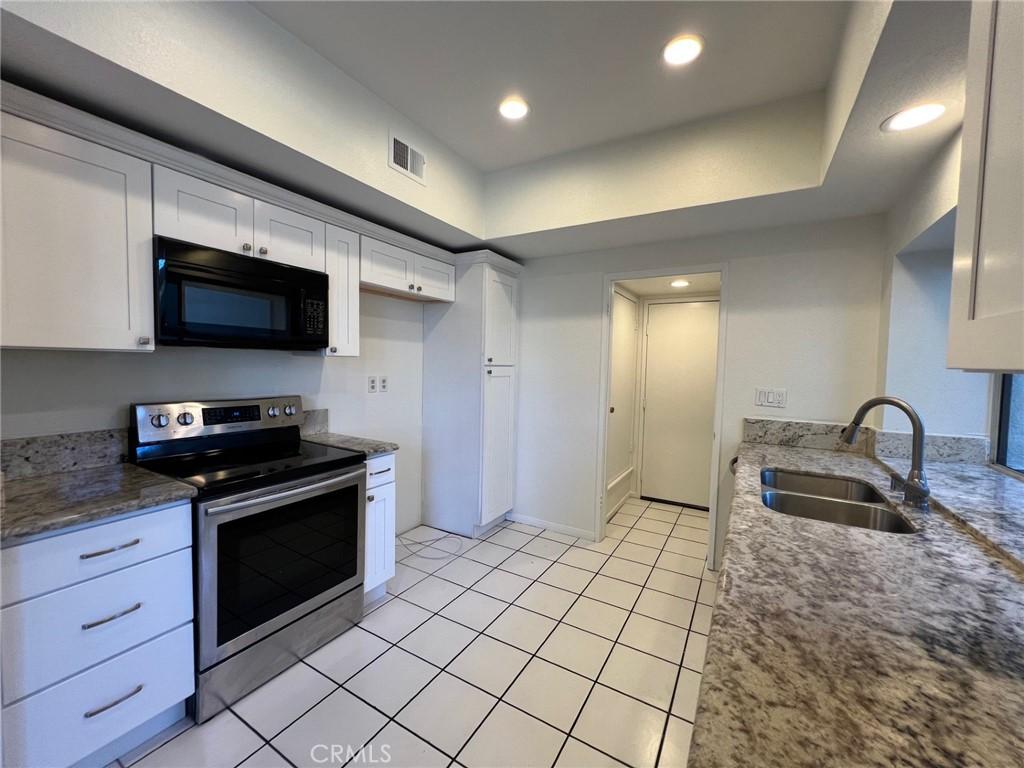 MLS #OC25259047 image #0