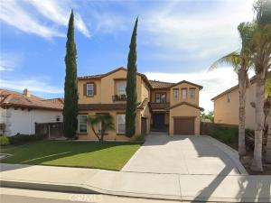 MLS #OC25260123 image #0