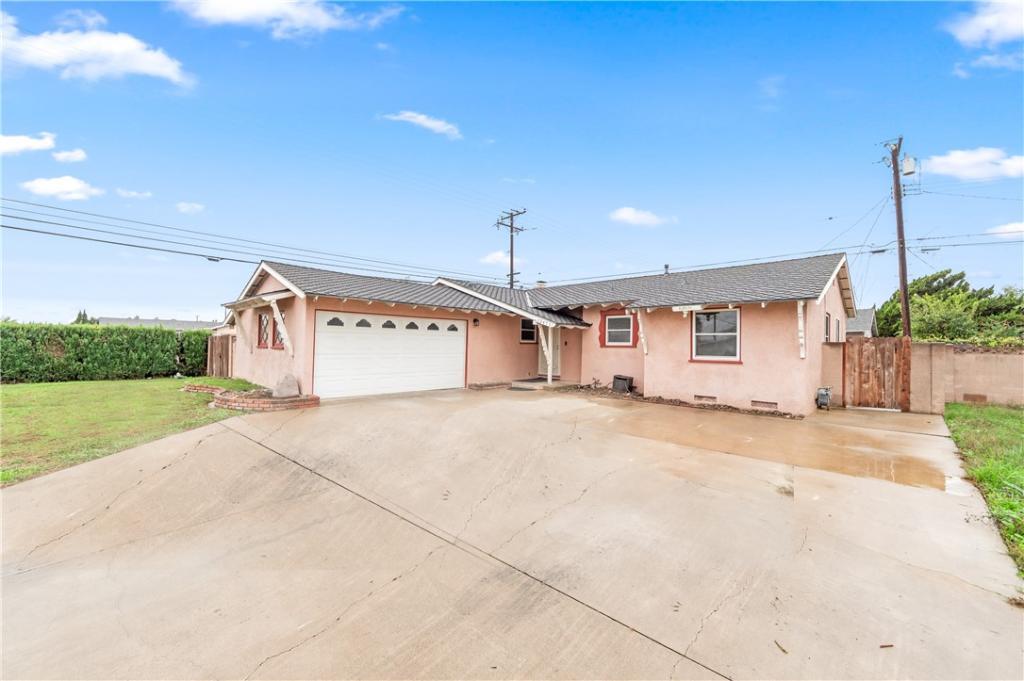 MLS #OC25260127 image #0