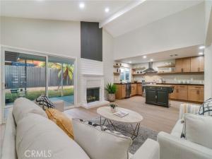 MLS #OC25260184 image #0