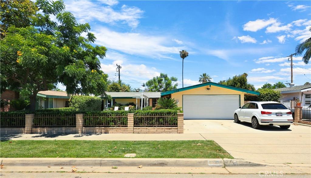 MLS #OC25260276 image #0