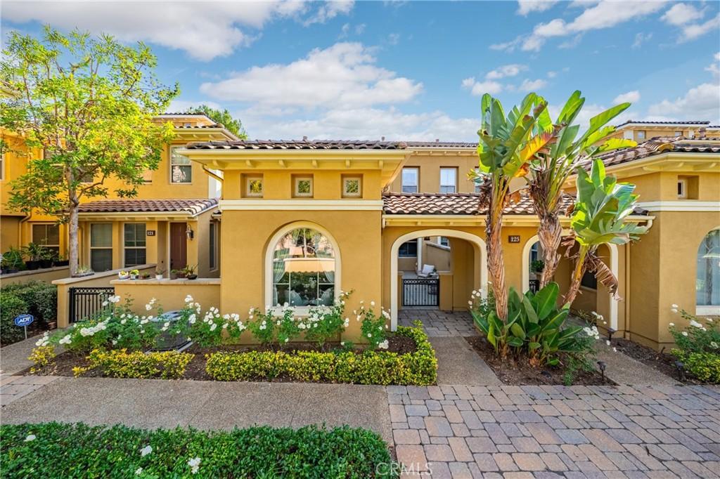 MLS #OC25260295 image #0