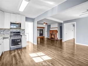 MLS #OC25260333 image #0