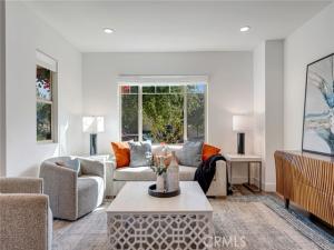 MLS #OC25260463 image #0