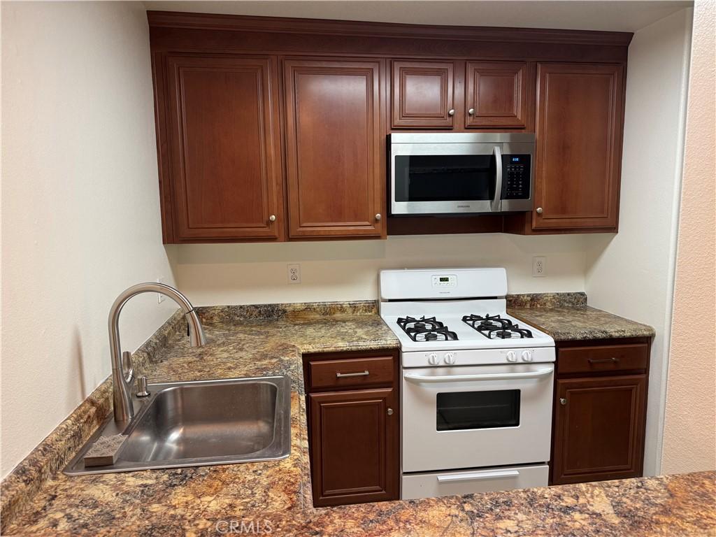 MLS #OC25260548 image #0