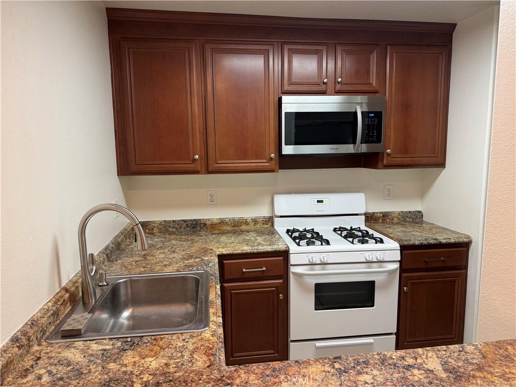 MLS #OC25260548 image #0