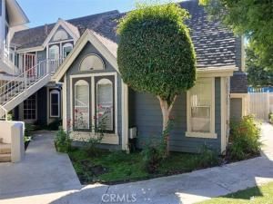 MLS #OC25260688 image #0