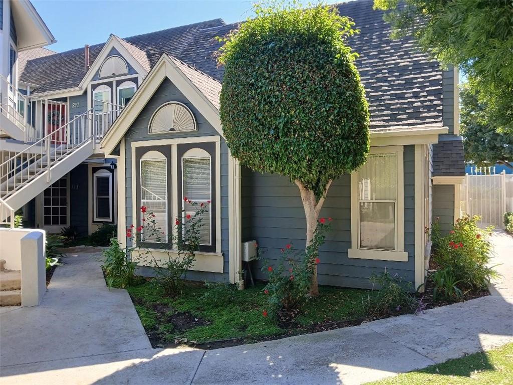 MLS #OC25260688 image #0