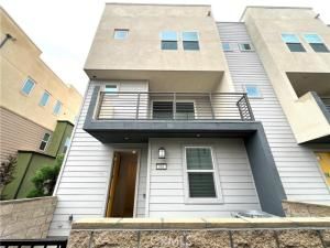 MLS #OC25260844 image #0