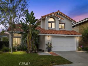 MLS #OC25260845 image #0