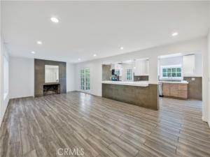 MLS #OC25260938 image #0