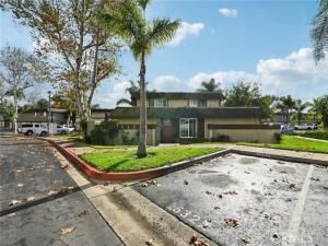 MLS #OC25261056 image #0