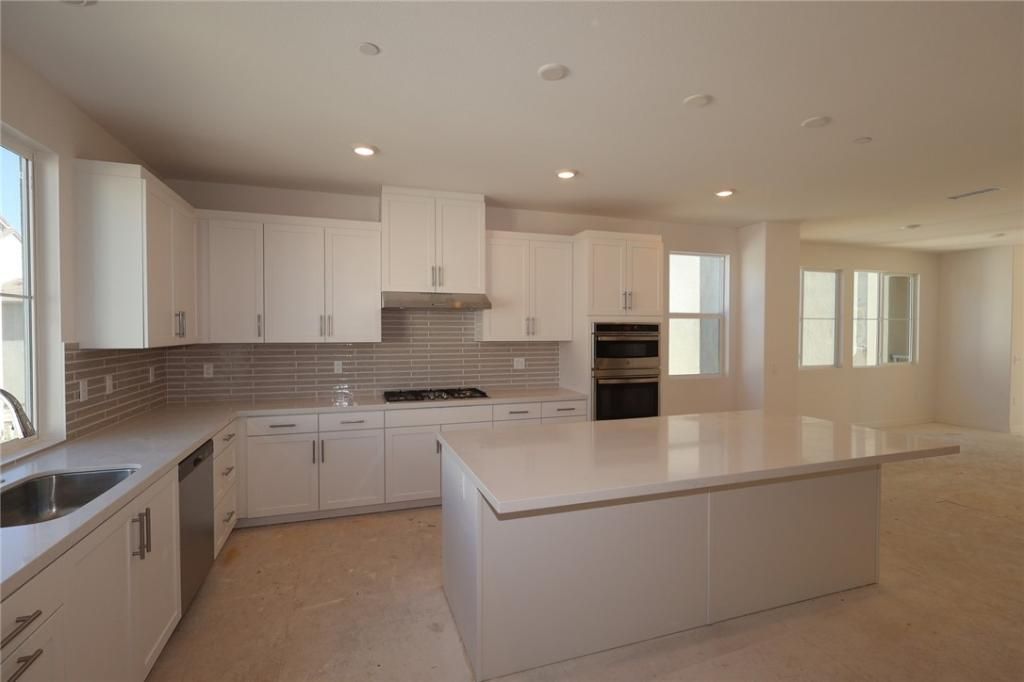 MLS #OC25261113 image #0