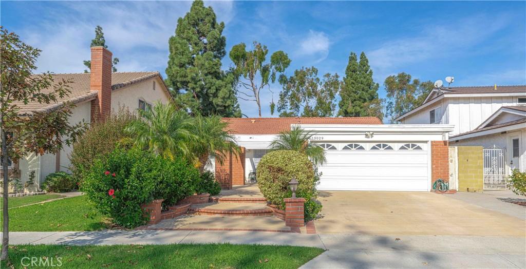 MLS #OC25261248 image #0