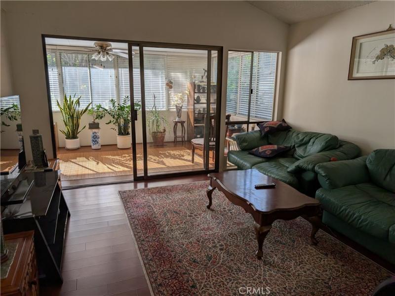 MLS #OC25261338 image #0