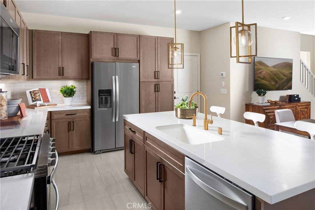 MLS #OC25261401 image #0