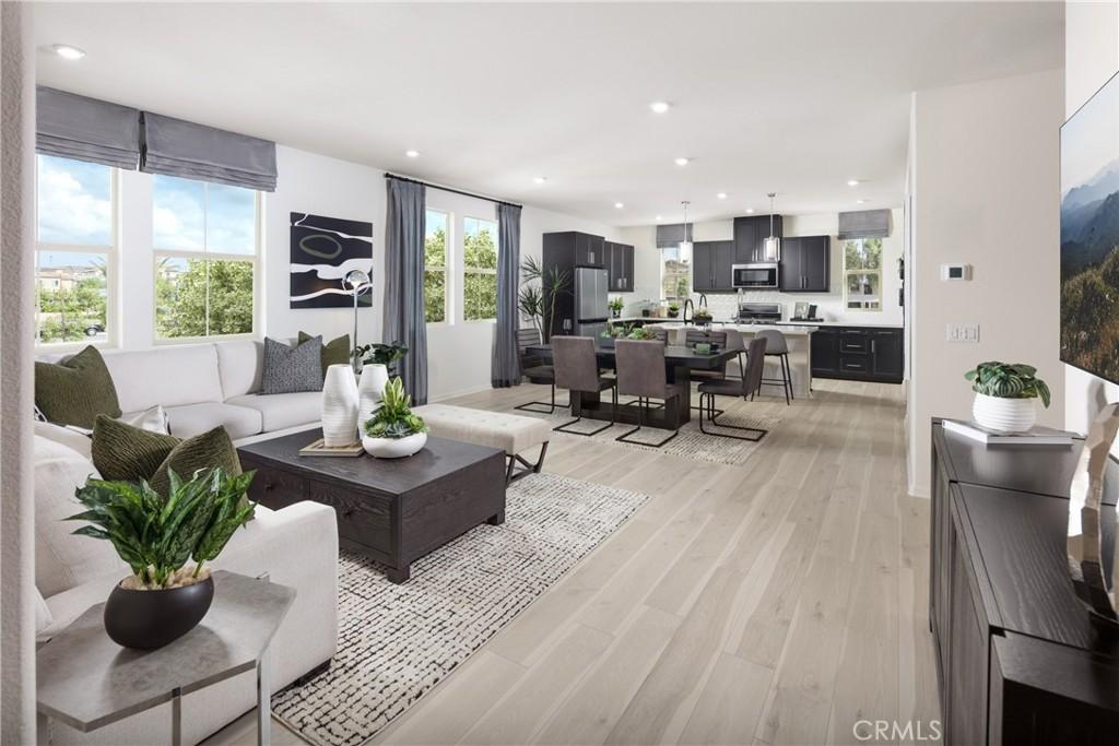 MLS #OC25261403 image #0