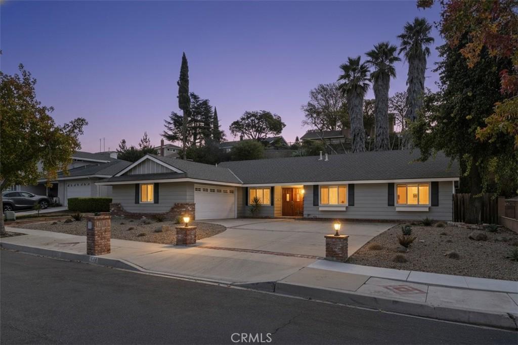 MLS #OC25262131 image #0