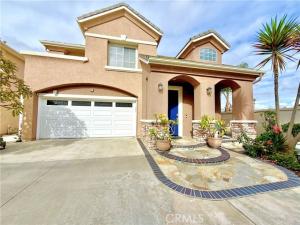 MLS #OC25262308 image #0