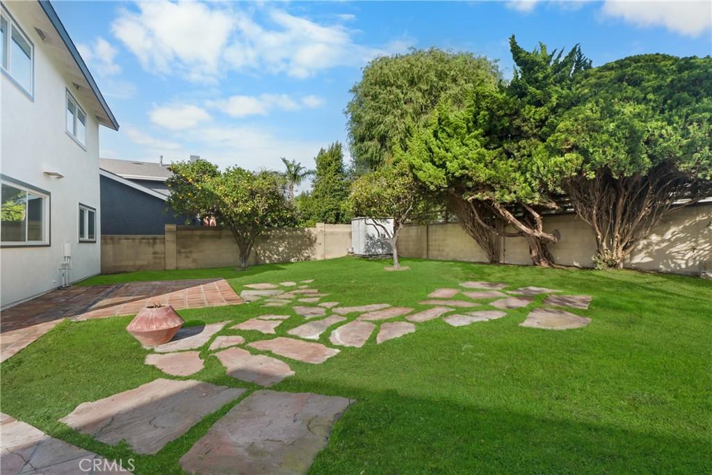 MLS #OC25262393 image #0