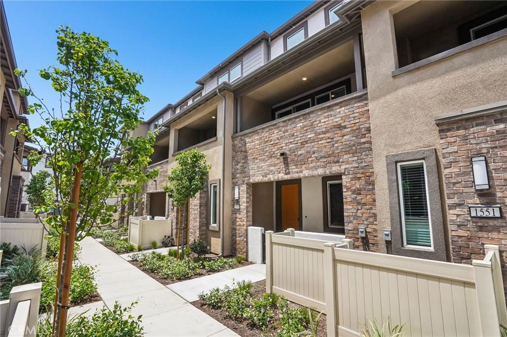 MLS #OC25262589 image #0