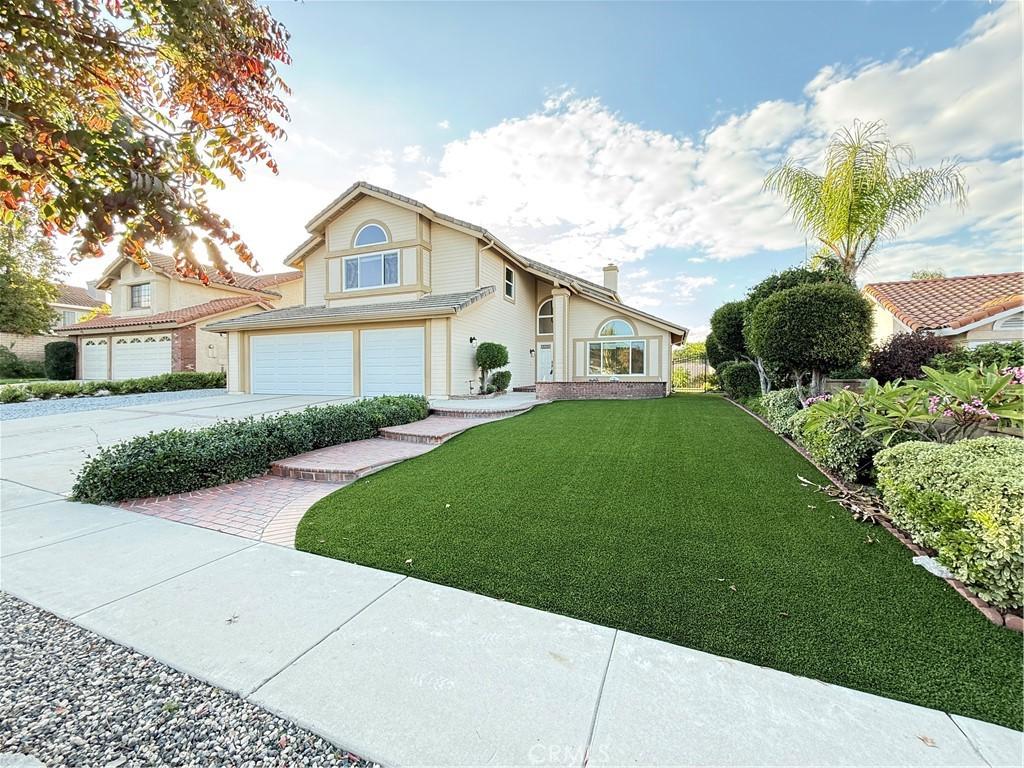 MLS #OC25262704 image #0