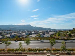 MLS #OC25262810 image #0