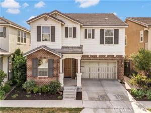 MLS #OC25263158 image #0