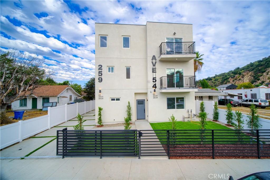 MLS #OC25263160 image #0