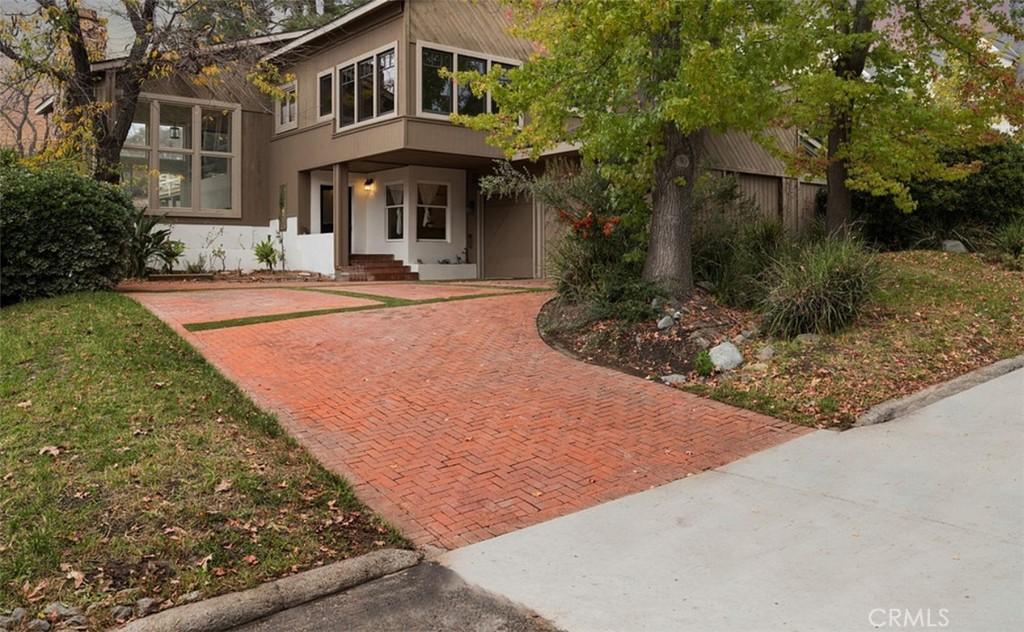 MLS #OC25263444 image #0