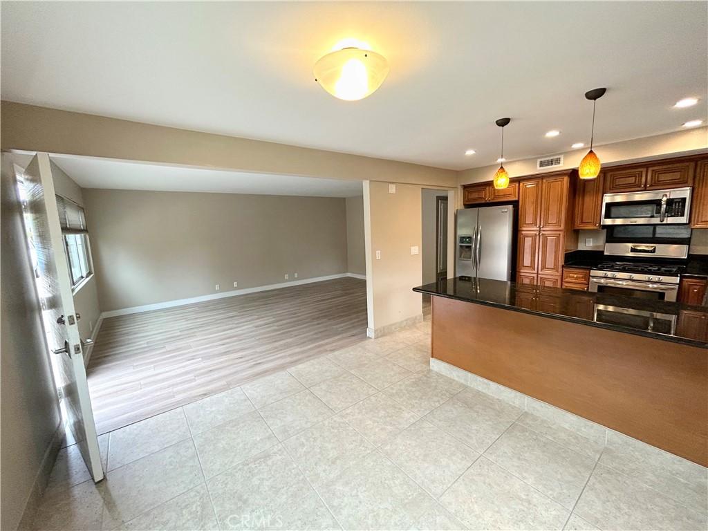 MLS #OC25263469 image #0