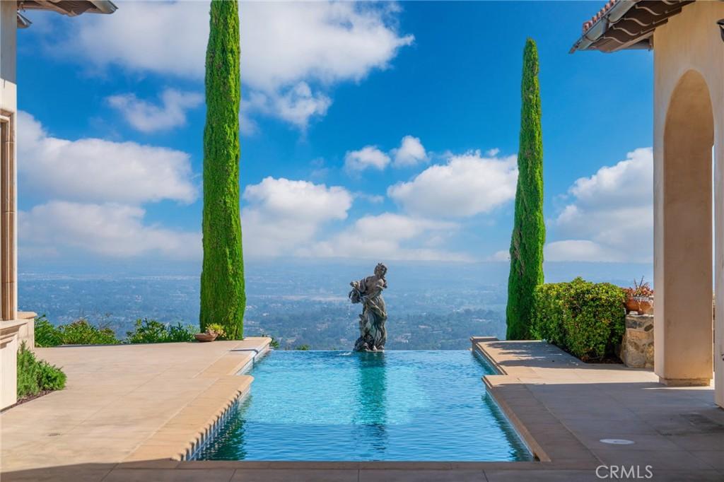 MLS #OC25263899 image #0