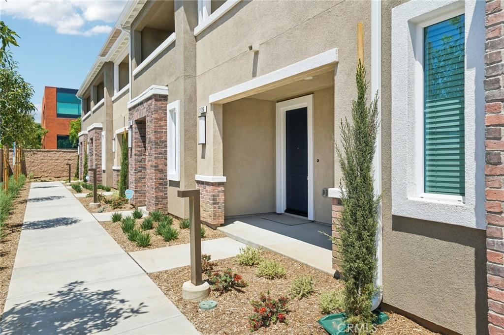 MLS #OC25264031 image #0