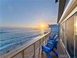 MLS #OC25264066 image #0