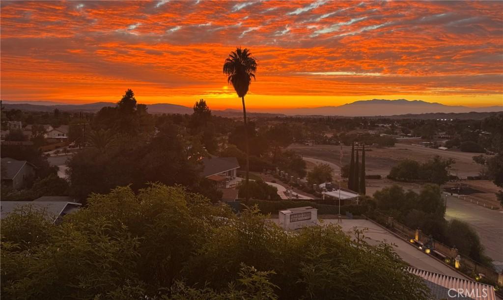 MLS #OC25264168 image #0